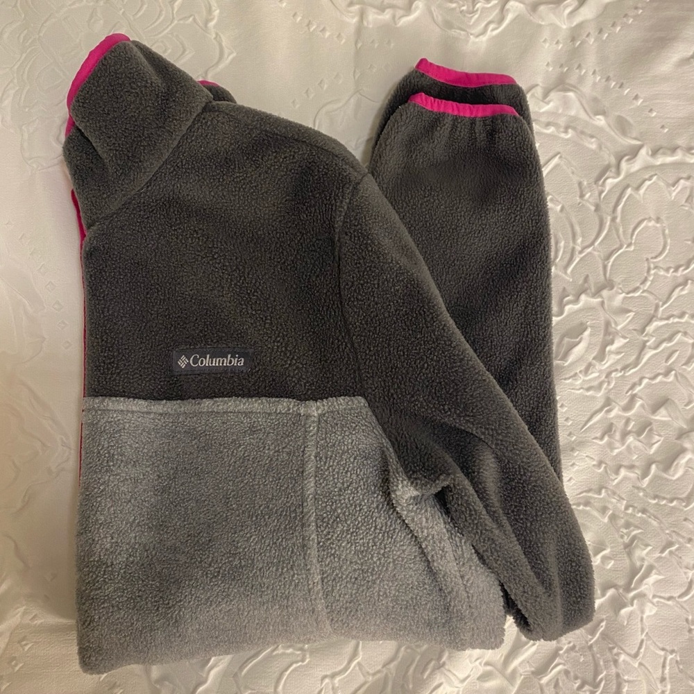 Two tone Columbia sweater